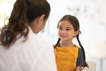 Child talking with a doctor.