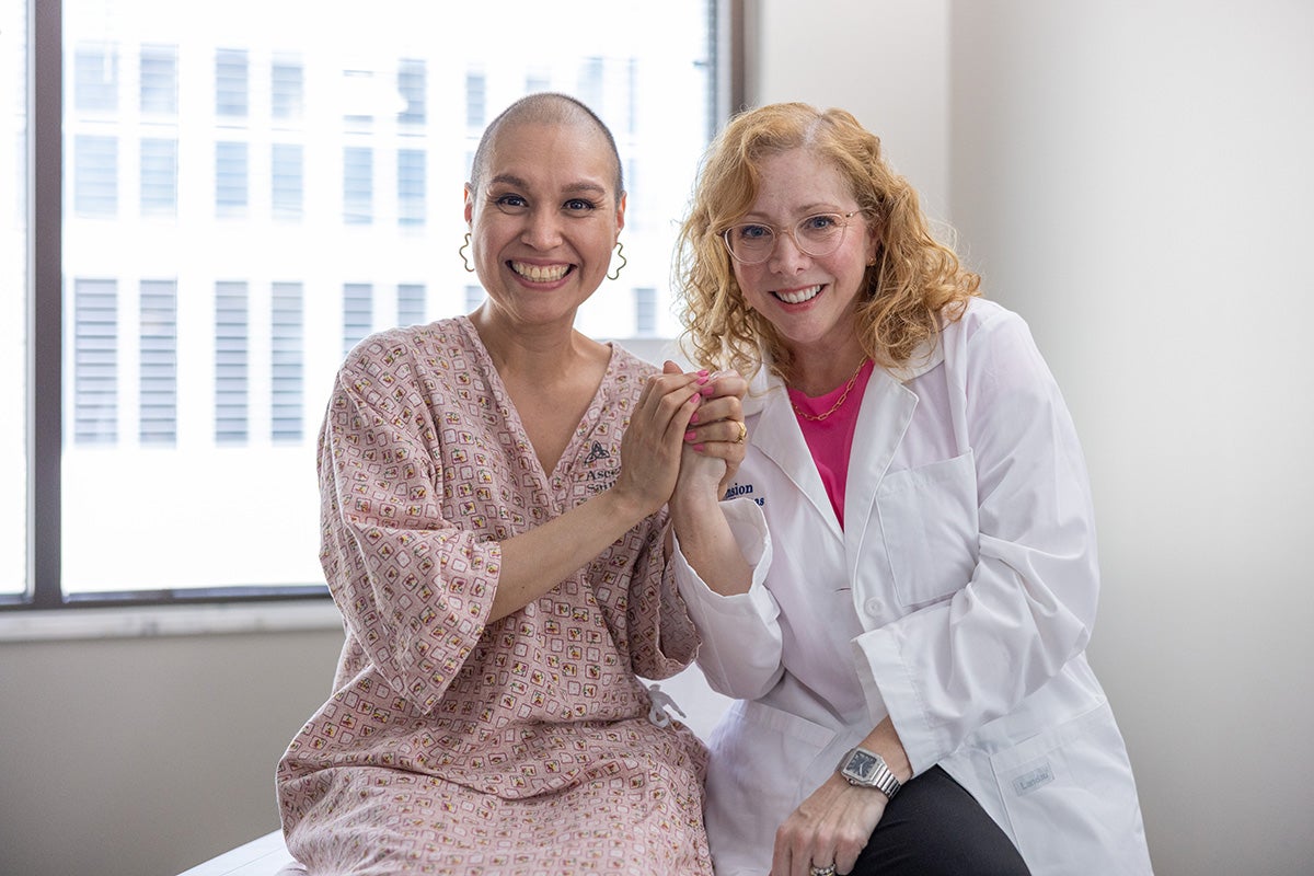 Lisa Bellin, MD of Ascension Saint Thomas, talks with a patient